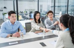 高强度工作压力下，我的肩颈不堪重负！我用秀域高科技轻松祛痛