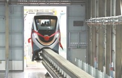 国内首列多适应性中运量单轨系统车辆下线