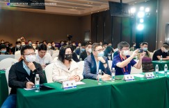 开局即王炸，TCL首款VR新品亮相，PPI高达1512，支持近视调节
