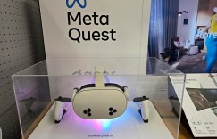 沃尔玛商店展示Quest 3S显示屏分辨率、手柄以及「蝙蝠侠：阿卡姆之影」
